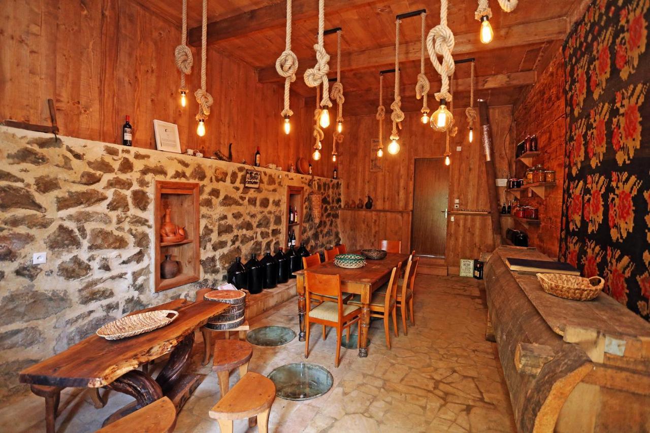 Sadmeli Winery Hotel Ambrolauri Ngoại thất bức ảnh