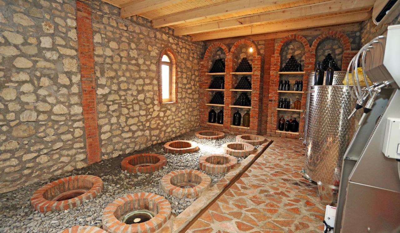 Sadmeli Winery Hotel Ambrolauri Ngoại thất bức ảnh