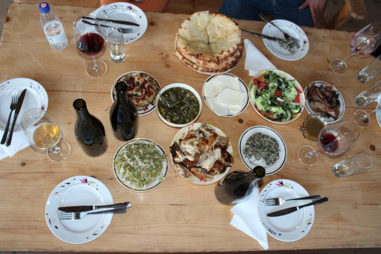 Sadmeli Winery Hotel Ambrolauri Ngoại thất bức ảnh